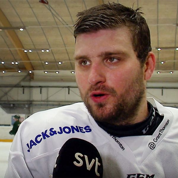 Färjestad var det självklara valet när tidigare Mikael Wikstrand valde att flytta hem till SHL, förklarar det tidigare KHL-proffset i klippet.