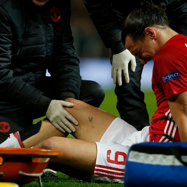 Zlatan Ibrahimovic skadade knät i en match mot Anderlecht 2017.