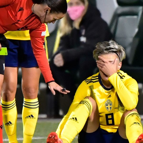 Lina Hurtig stukade foten i VM-kvalmatchen mot Irland
