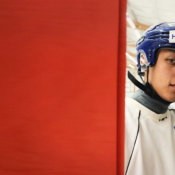 Justin Sjelvgren tävlar i innebandy och lever med diabetes. Hör honom berätta hur det är i klippet.