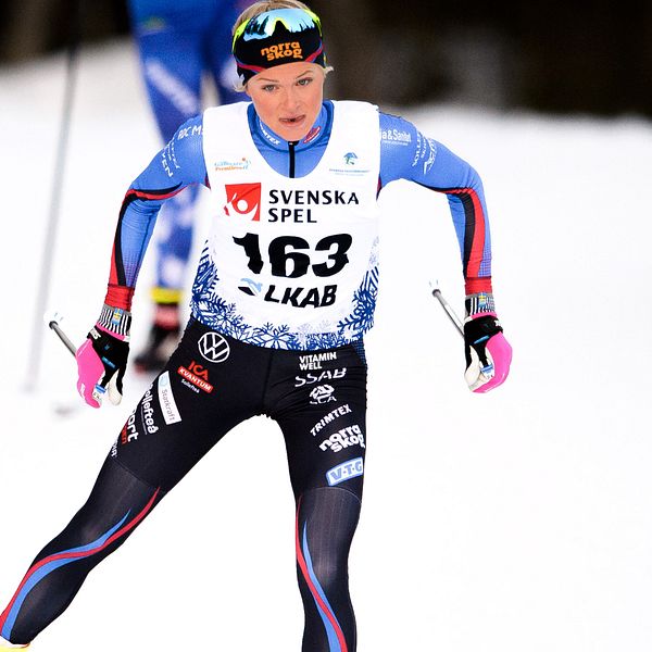 Frida Karlsson kör sprinten i Ruka.