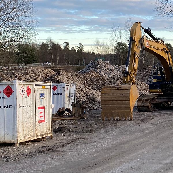 Det danska bolaget Barslund uppges ha förlorat omkring 10 miljoner varje månad på vägprojektet i Sverige.