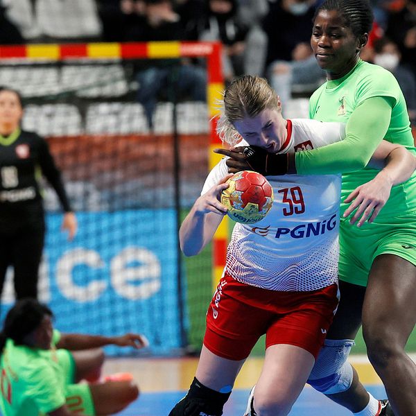 Fyra spelare i Kameruns VM-lag (i grönt) har försvunnit.