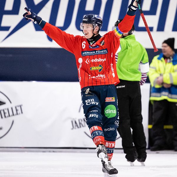 Oscar Wikblad med klassmål i derbykrossen.
