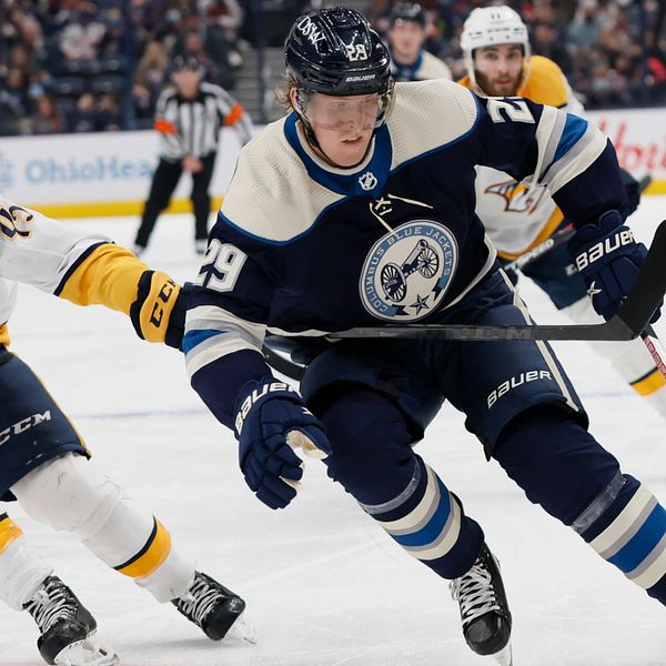 Patrik Laine gjorde comeback mot Predators.