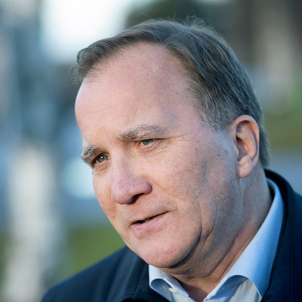Bilden visar en närbild på före detta statsminister Stefan Löfven. Han har en allvarlig min och ser ut som om att han precis är på väg att säga något.