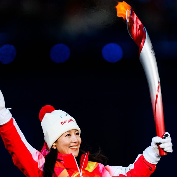 Dinigeer Yilamujiang fick tända OS-elden.