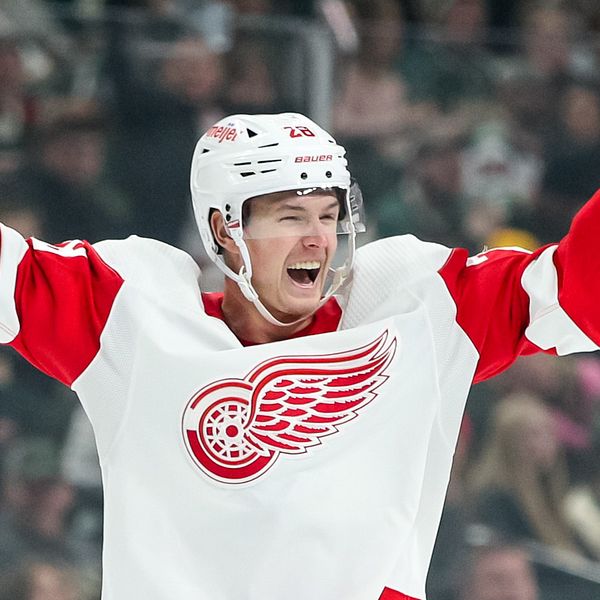Gustav Lindström har gjort sitt första NHL-mål för Detroit Red Wings.