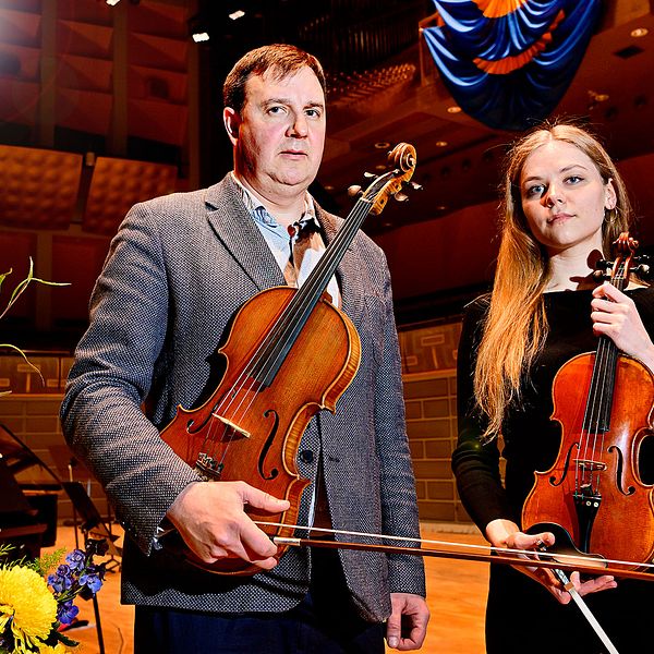 Anatoliy Vasilkivskiyj och Kateryna Mysechko i stråkensemblen Kyiv Soloists.