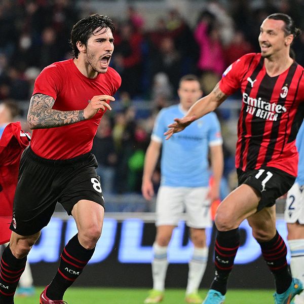 Segerskytten Sandro Tonali jublar med framspelaren Zlatan Ibrahimovic.