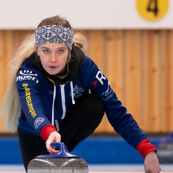 Isabella Wranå under SM i mixed dubbel curling i Linköping 2021.