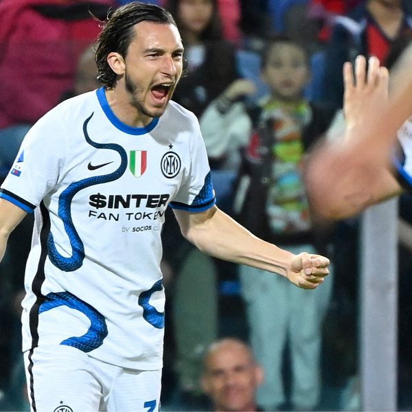 Matteo Darmians Inter vann mot Cagliari, vilket gör att guldstriden lever ända till den sista omgången.