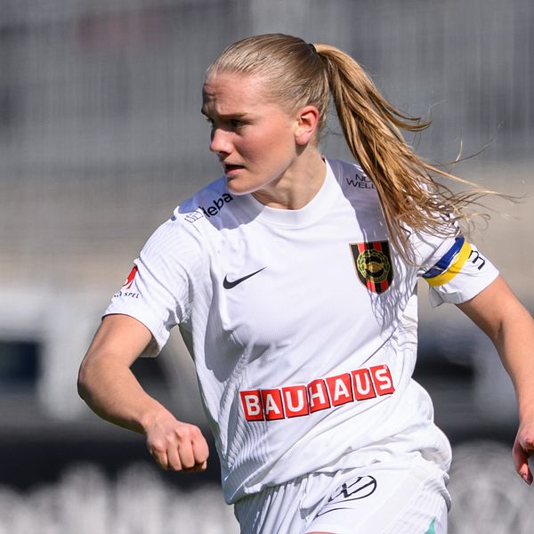 Brommapojkarnas Klara Andrup i matchen mot Örebro den 17 april.