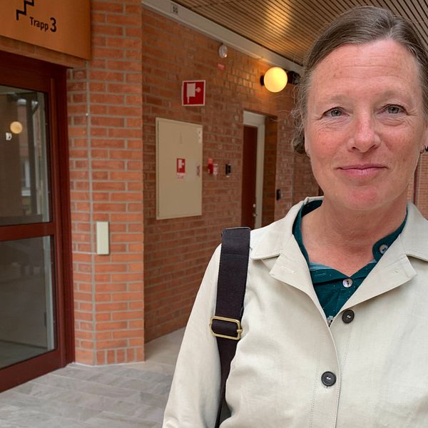 Docent Rudman i en korridor på Högskolan Dalarna