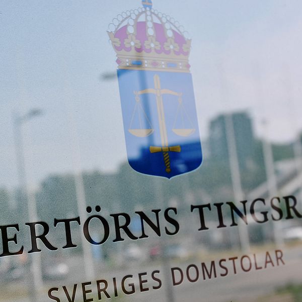 Två unga män med koppling till Vårbynätverket i södra Stockholm döms för att ha planerat att döda en ledare i ett kriminellt nätverk i Västerås.