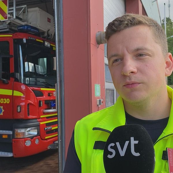 Niklas Petersson, styrkeledare räddningstjänsten berättar om bränderna.