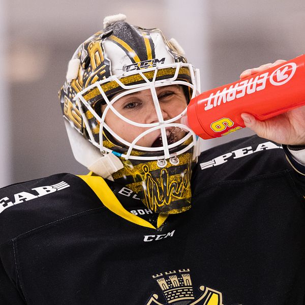 Agnes Åker avslutar ishockeykarriären.