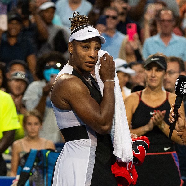 Serena Williams kunde inte hålla tillbaka tårarna efter förlusten.