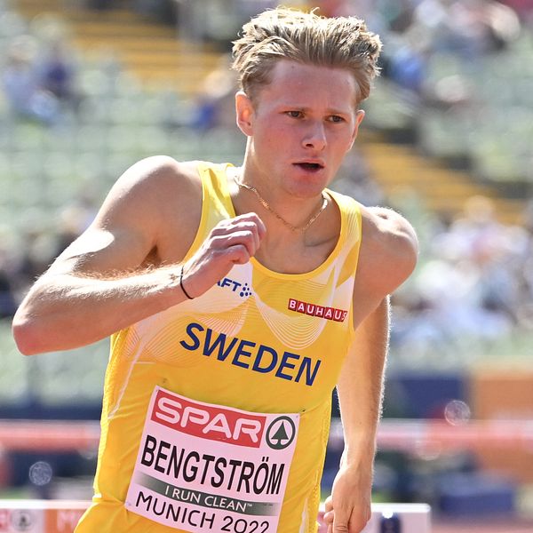 Sveriges Carl Bengtström (mitten) under herrarnas semifinal på 400 meter häck under torsdagens tävlingar vid friidrotts-EM i München, Tyskland.