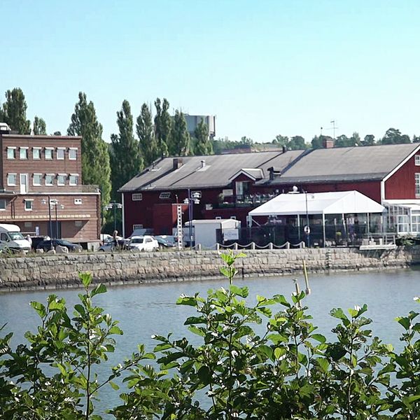 Se bilderna från hamnområdet i Arvika där det, enligt en konsultrapport, behöver saneras om man ska kunna byggas bostäder.