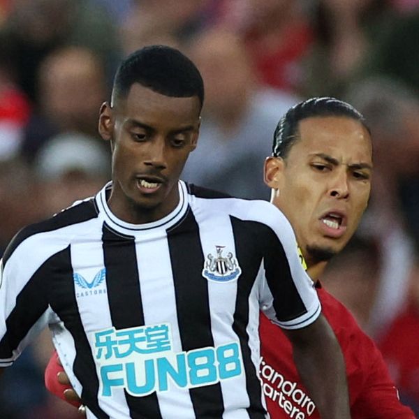 Alexander Isak debuterar för Newcastle.