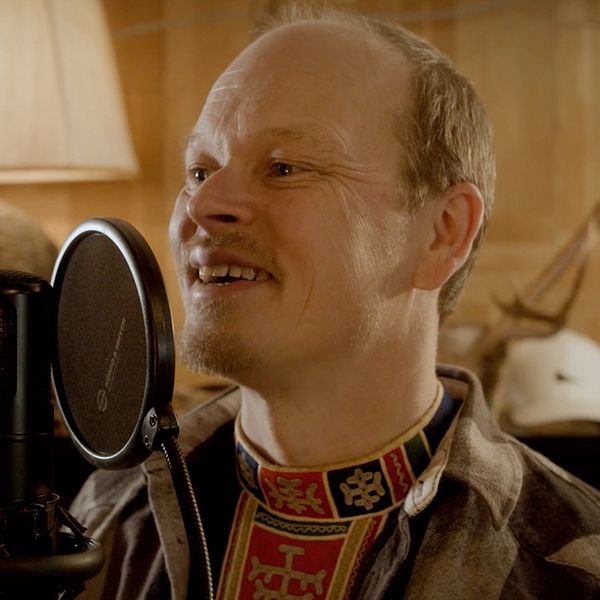 Ánndaris Rimpi var tidigare knuten till SVT Sápmi men arbetar sedan ett halvår tillbaka återigen i huvudsak som musiker.