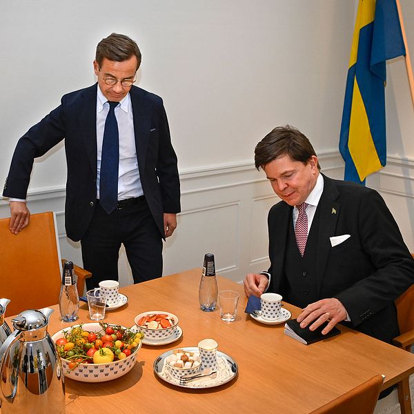 Moderaternas partiledare Ulf Kristersson och riksdagens talman Andreas Norlén inför dagens talmansrunda, för att utse en statsminister som ska få i uppdrag att ta fram en ny regering. Talmennen bjöd på choklad och egenoldlade tomater.
