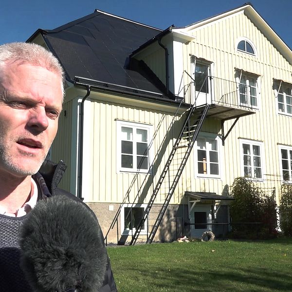 Starta klippet för att följa med till kyrkan i Kila och hör energirådgivaren Johannes Wikström berätta mer om pilotprojektet.