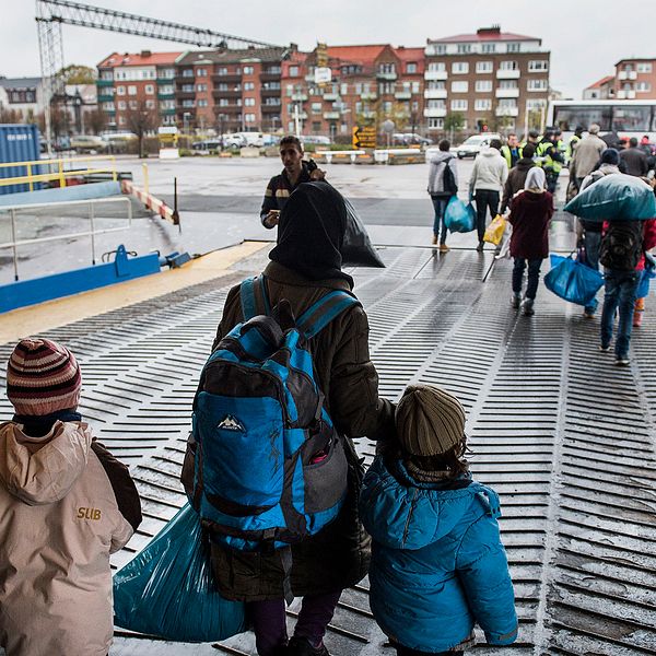 Flyktingar anländer till Trelleborg med TT-Line färjan från Rostock.