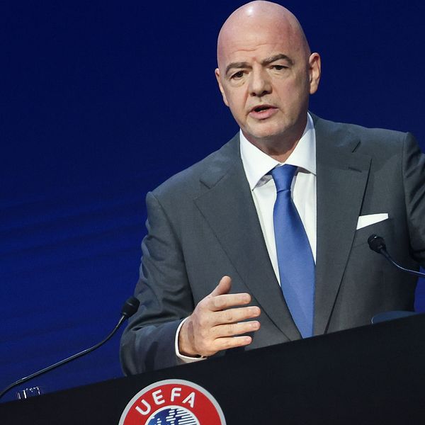 Gianni Infantino uppmanar VM-lagen att ”fokusera på fotbollen” under VM i Qatar.