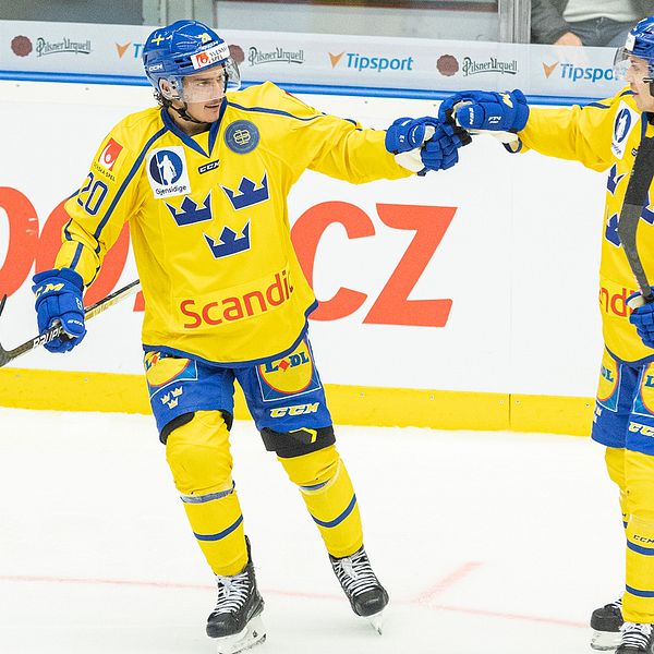 André Petersson och Pär Lindholm jublar efter 2-0-målet.