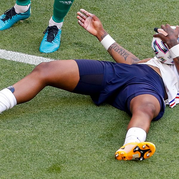 Frankrikes mittback Presnel Kimpembe missar fotbolls-VM.