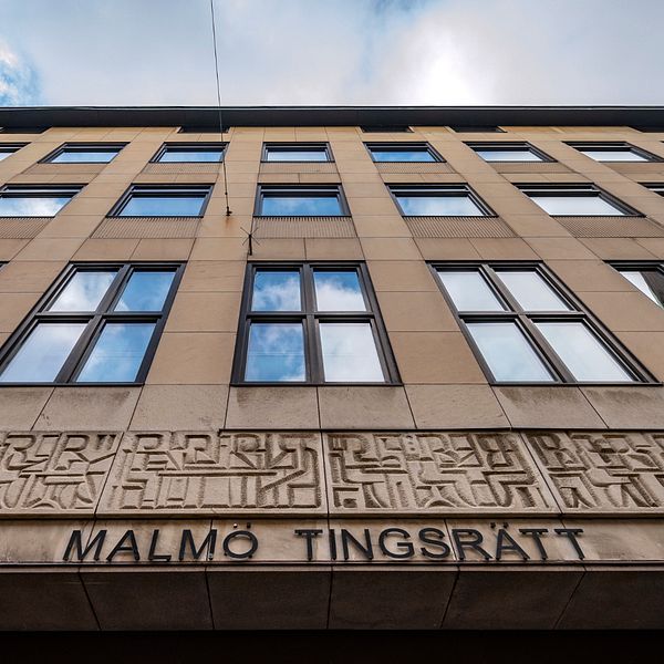 Malmö tingsrätts fasad och entré.