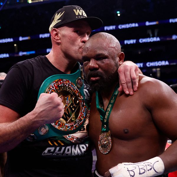 Tyson Fury hade mycket kärlek till Derek Chisora efter att han hade försvarat sin WBC-titel mot honom.