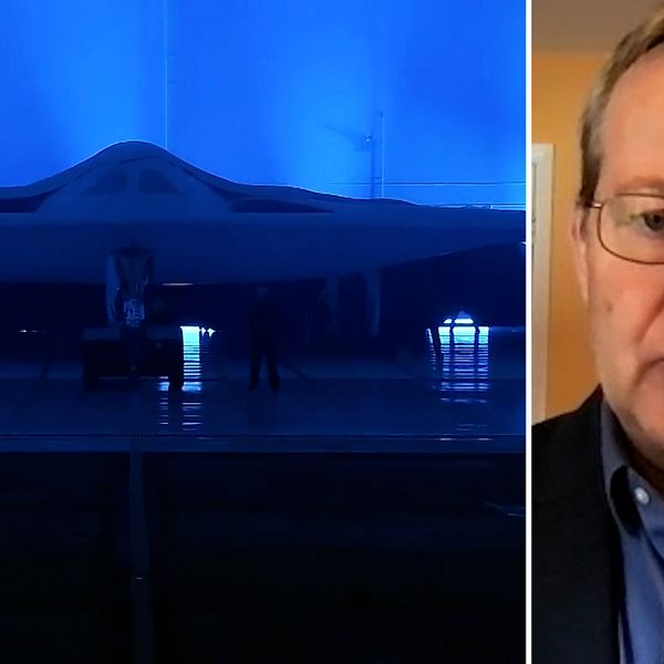 Delad bild. Vänster: Ett militärflygplan i blått ljus.