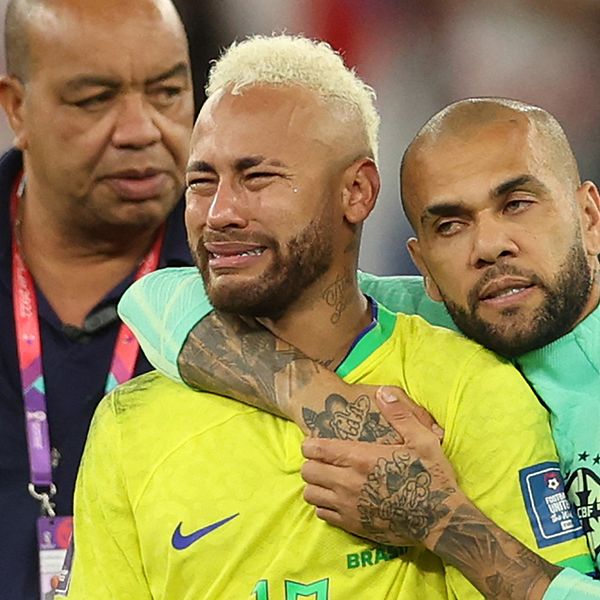 Neymar var otröstlig efter Brasiliens förlust.