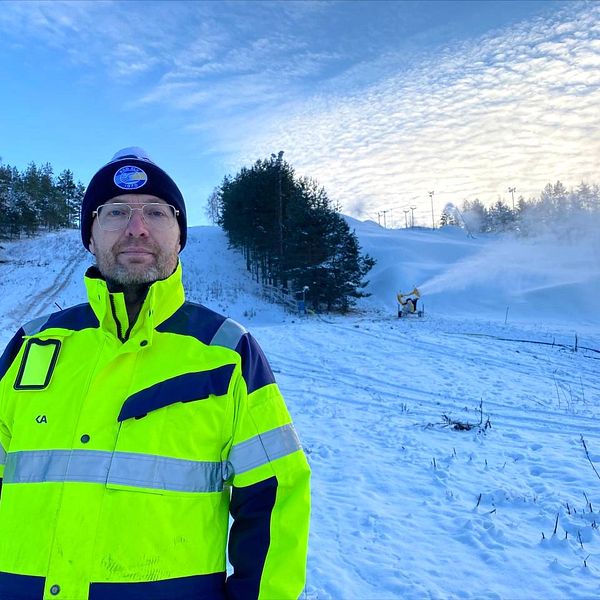 I klippet berättar ordföranden för Kils Slalomklubb, Jonas Olsson, hur Aronsson Elfmans framgång ger ringar på vattnet för hemklubben.