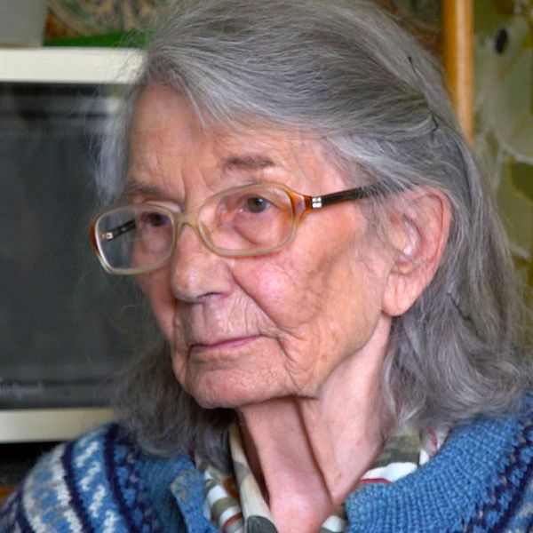 Demenssjuka Ingeborg Spohn från Älvsjö i sitt hem. Lurades av den malmöbaserade juristen Soheil Naderi.