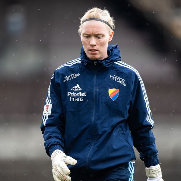 Hedvig Lindahl och de andra spelarna i svensk elitfotboll får vänta på ett nytt kollektivavtal.