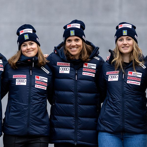 Ett gäng svenska alpinåkare. Från vänster: Estelle Aphand, Lisa Nyberg, Sara Hector, Hanna Aronsson Elfman and Hilma Lövblom.