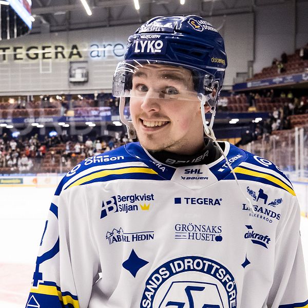 Leksands Marcus Karlberg jublar efter seger 6-3 under ishockeymatchen i SHL mellan Leksand och Linköping