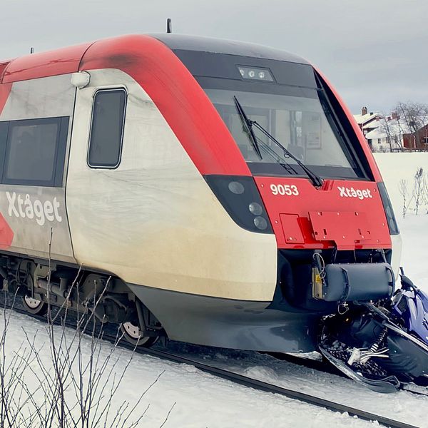 Tåg i kollision med skoter utanför Bollnäs – passagerare evakueras ...