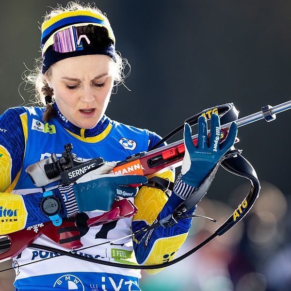 Stina Nilsson sköt fyra bom i sista skyttet i distansloppet i EM.