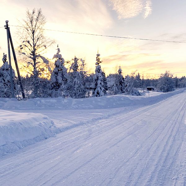 Vägen i Lainio där en man hittades avliden.