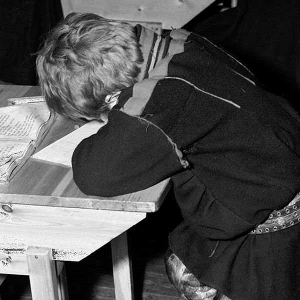 Från en internatskola i Karasjok 1950. Forskarna vill se hur den tiden påverkat både de som var med då och deras efterkommande.
