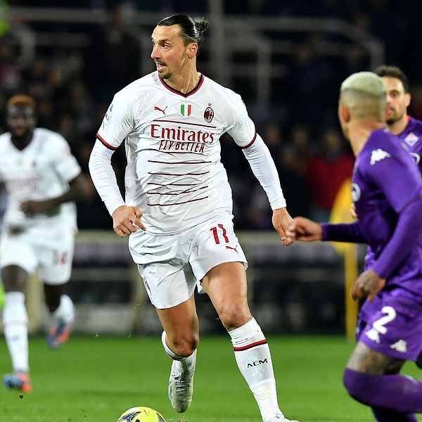 Zlatan Ibrahimovic byttes in mot Fiorentina.