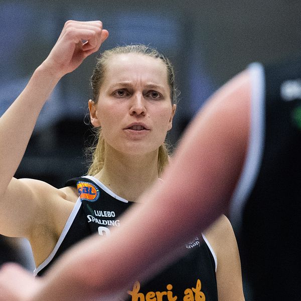 Ellen Nyströms Luleå tog en klar seger mot serietvåan Södertälje och vinner grundserien i basketligan. Bilden är från en tidigare match.