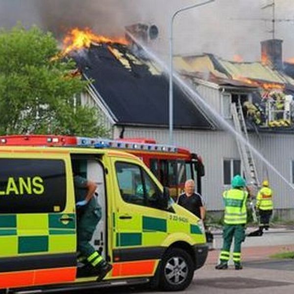 Det eldhärjade huset där den mördade kvinnan bodde.