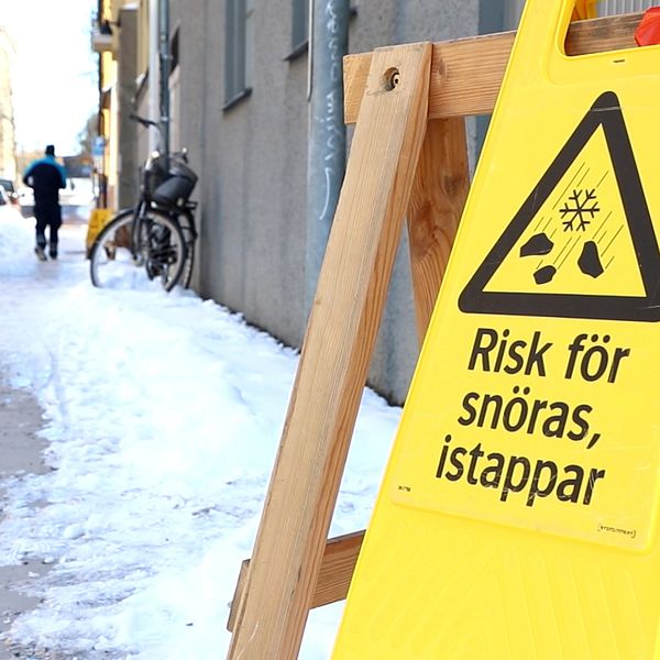 En varningsskylt som varnar om snöras.