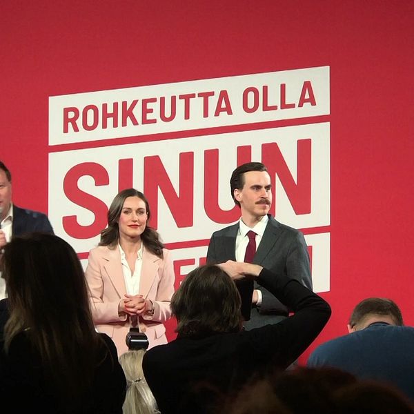 SDP:n puoluejohto vaalivalvojaisissa.